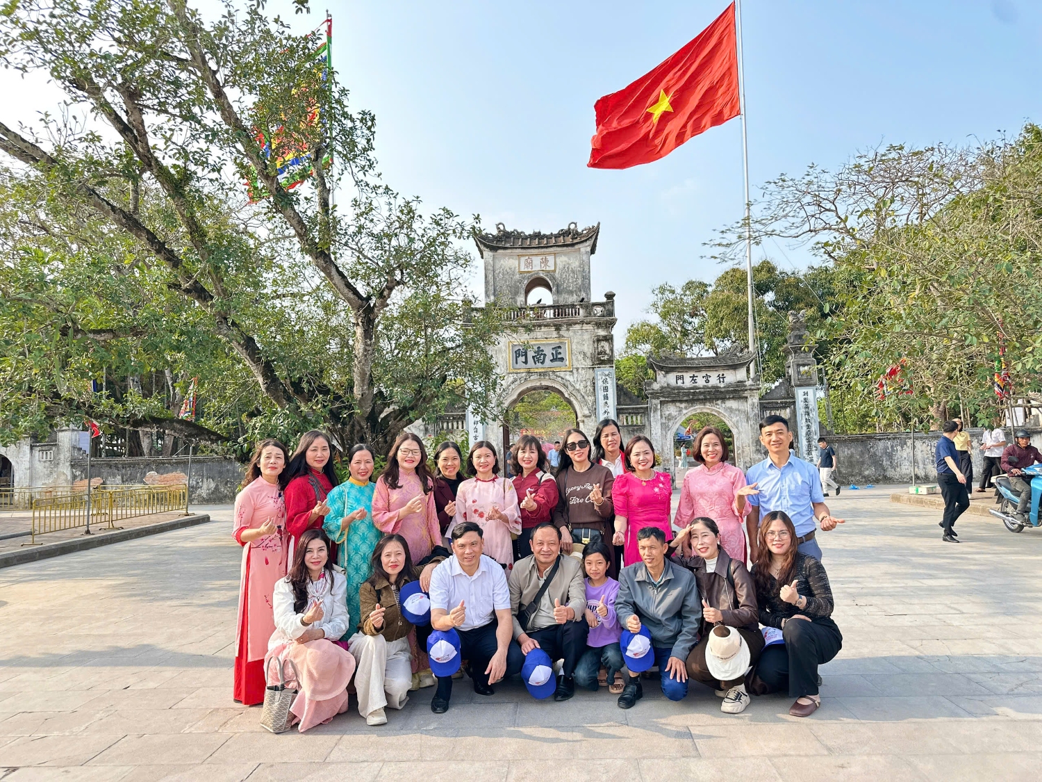 Du xuân đầu năm tại Đền Trần – chùa Hương. Một hành trình ý nghĩa, gắn kết tập thể và cầu chúc năm mới bình an, may mắn, thành công cho nhà trường.