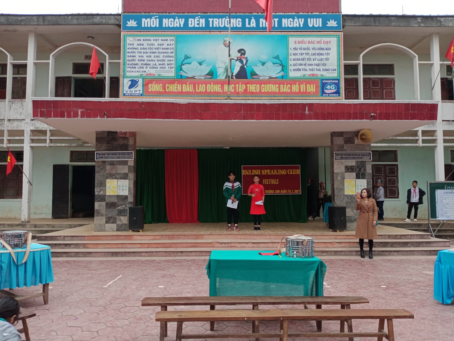 Câu lạc bộ tiếng anh